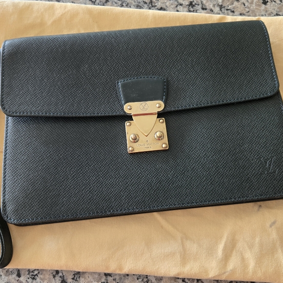 Authenticated LOUIS VUITTON Pochette Kourad Clutch Bag Green Taiga Leather COA - Picture 1 of 16